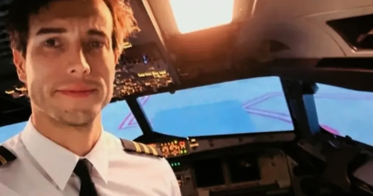 Instrutor abre porta de avião e se joga em pleno voo; motivo surpreende