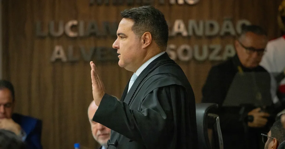 Jorge Oliveira seria o 1º indicado de Flávio ao STF, apostam aliados