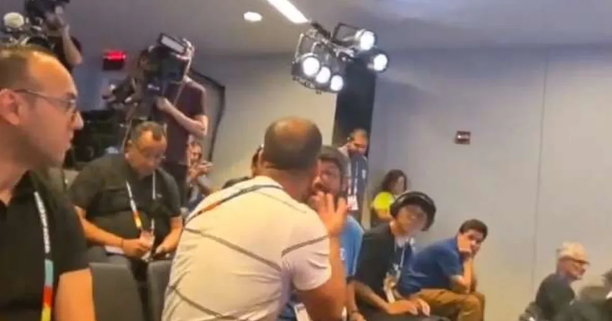 Jornalista da Globo se mete em briga nos EUA durante coletiva
