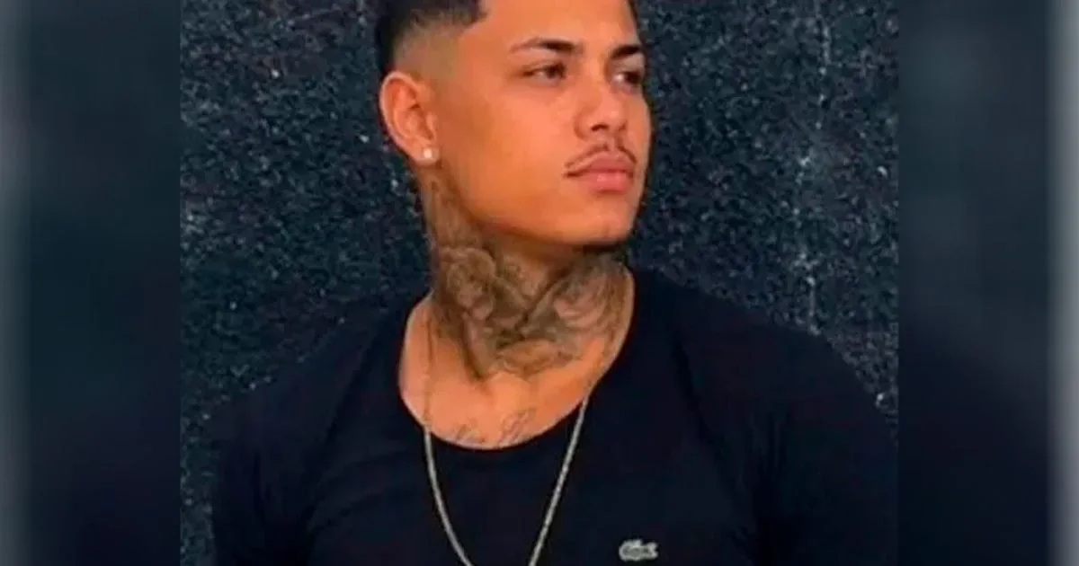 Jovem emociona o país após gesto de amor ao pai