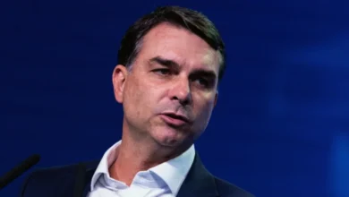 Justiça decide contra Flávio Bolsonaro em ação por danos morais