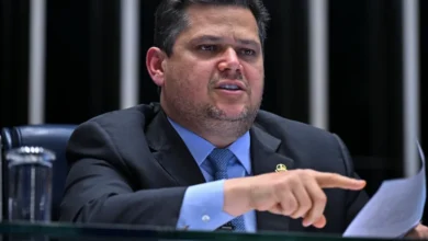 Líder do PT e Alcolumbre trocam acusações por tramitação da escala 6×1