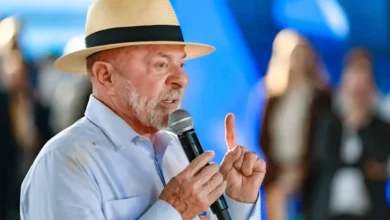 Lula rebate carta de Flávio e acusa família Bolsonaro de "entreguismo"