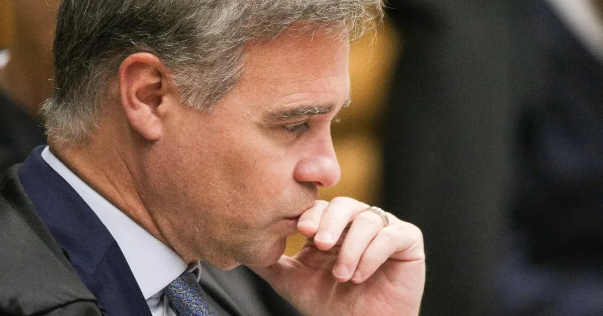 Mendonça manda para a PGR pedido de investigação sobre Dark Horse