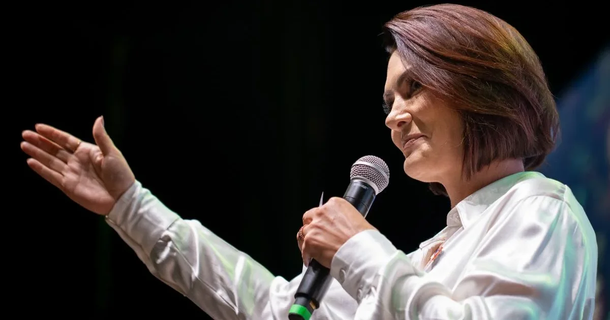 Michelle Bolsonaro sinaliza a aliados que vai ser candidata ao Senado