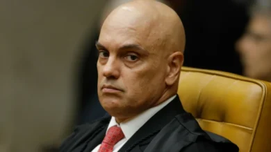 Moraes diz que Flávio é reincidente no descumprimento de ordens do STF