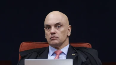 Moraes manda Exército entregar armas de Bolsonaro à PF
