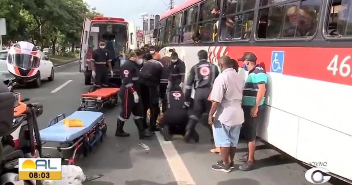 Motociclista perde a vida após ser arrastada por ônibus no Brasil