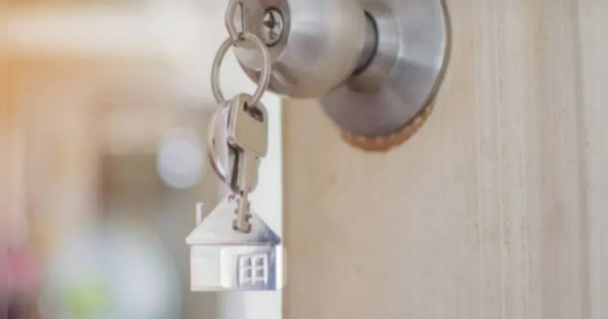 O hábito de deixar a chave na porta à noite pode aumentar a segurança?