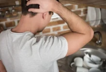 O que significa deixar a louça na pia, segundo a psicologia?