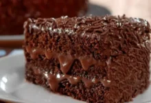 O segredo desse Bolo Nega Maluca super fofinho está em um detalhe simples: veja como preparar e deixar a massa bem úmida!