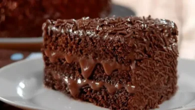 O segredo desse Bolo Nega Maluca super fofinho está em um detalhe simples: veja como preparar e deixar a massa bem úmida!