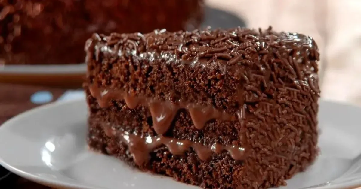 O segredo desse Bolo Nega Maluca super fofinho está em um detalhe simples: veja como preparar e deixar a massa bem úmida!