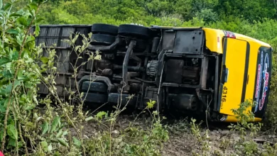 Ônibus com 40 romeiros tomba no Ceará, deixa 2 mortos e vários feridos