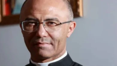 Padre excomungado questiona mudanças na Igreja