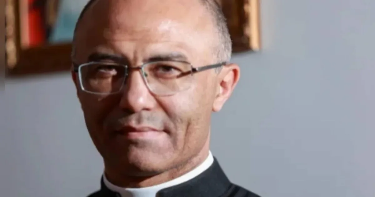 Padre excomungado questiona mudanças na Igreja