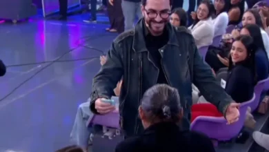 Padre Fábio de Melo emociona auditório ao doar prêmio no Programa Silvio Santos
