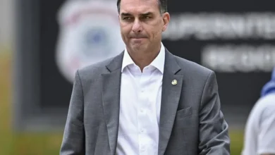 PGR pede a Moraes que PF ouça Flávio Bolsonaro em inquérito