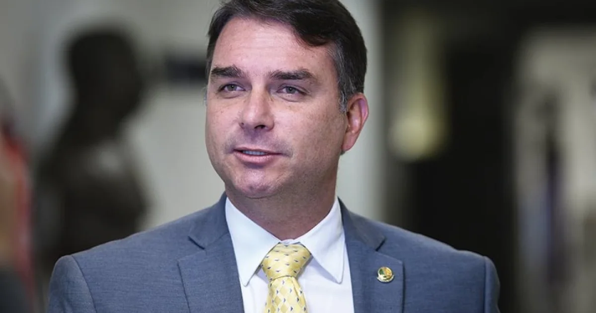PL aciona o TSE contra a divulgação de documentário sobre Flávio Bolsonaro