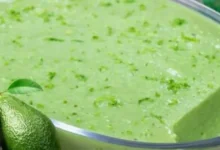 Pouca gente imagina que um simples abacate pode virar uma sobremesa tão cremosa e deliciosa