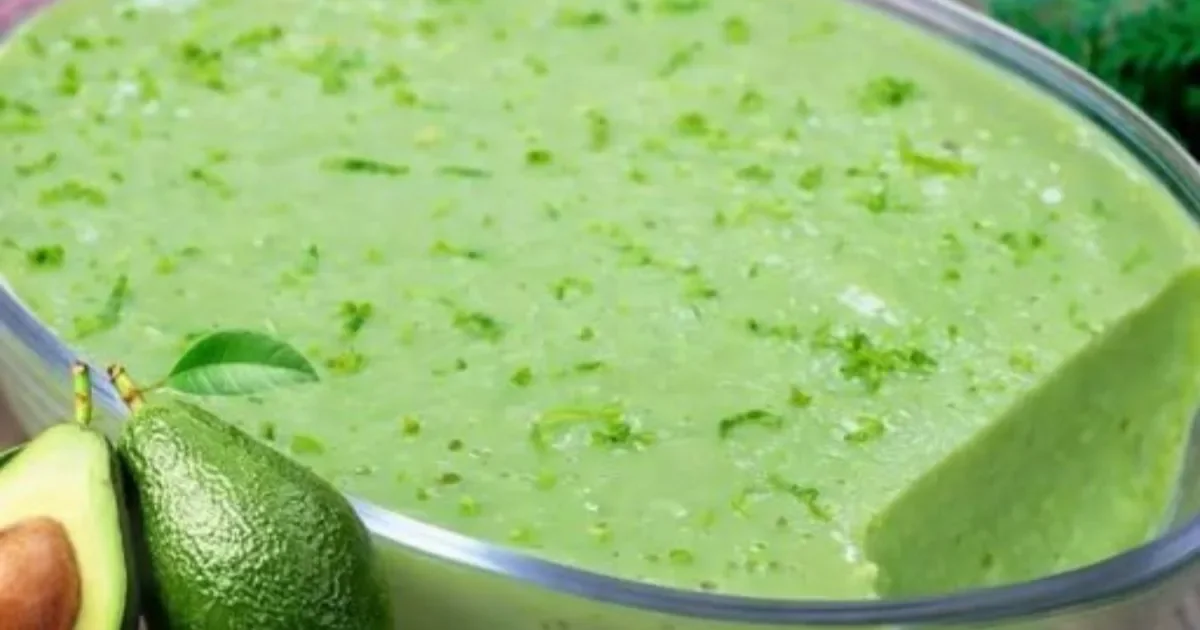 Pouca gente imagina que um simples abacate pode virar uma sobremesa tão cremosa e deliciosa