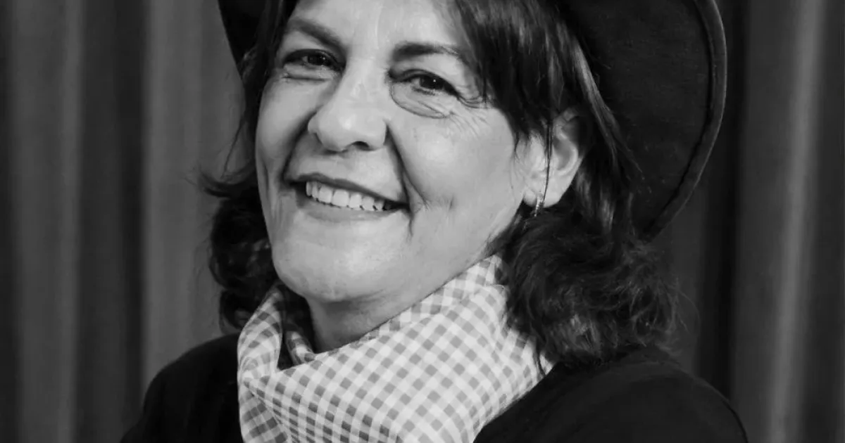 Professora morre ao ser atingida no pescoço por linha com cerol