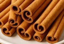 Queime um pau de canela por alguns minutos e descubra por que tanta gente está fazendo isso em casa