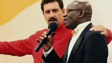 Ratinho presta homenagem emocionante após despedida de antigo assistente de palco