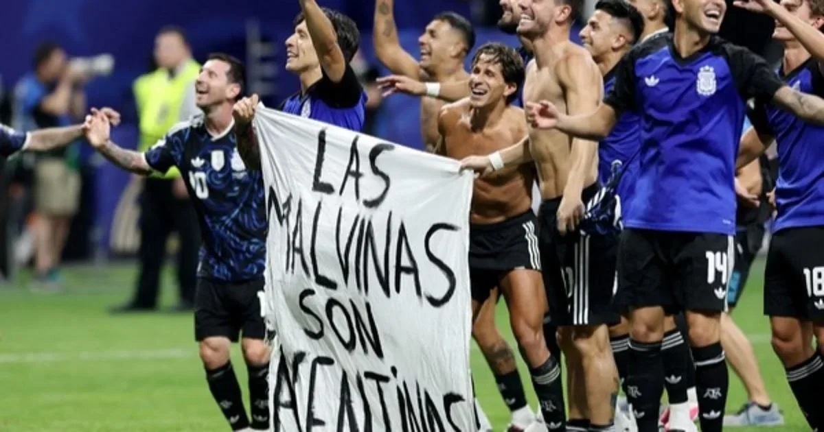 Reino Unido pede investigação da FIFA após gesto de jogadores da Argentina