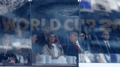 Ronaldo gera revolta entre brasileiros ao levar a taça da Copa do Mundo para Trump