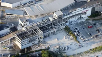 Tragédia: explosão, shopping desaba e deixa mortos