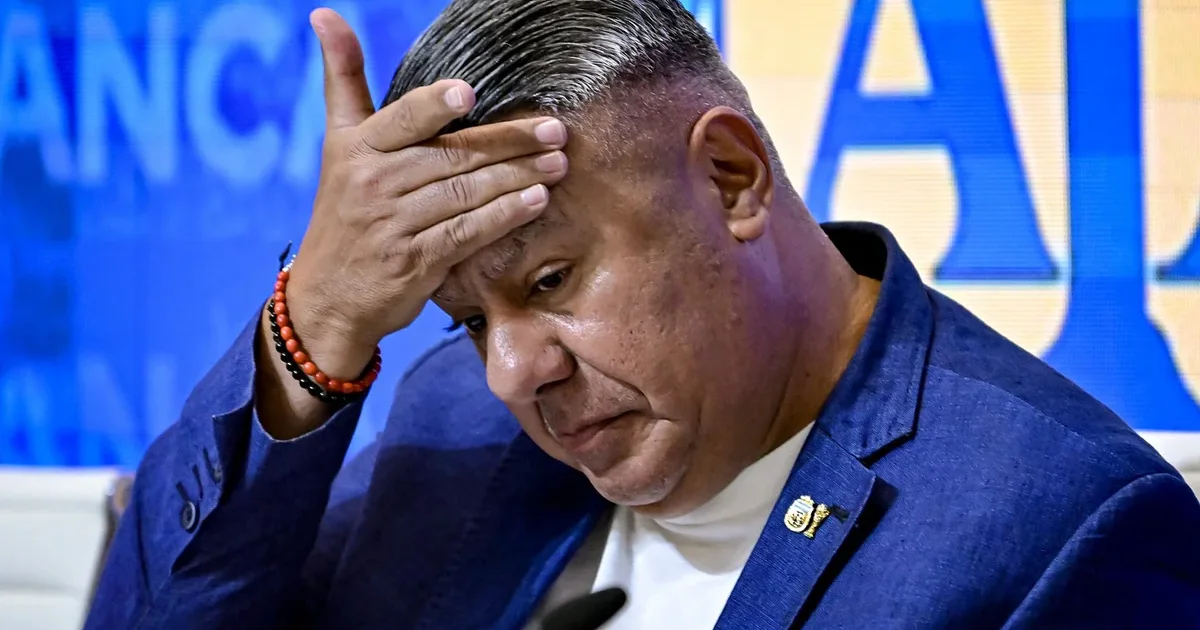 Veículos afirmam que FBI confiscou celular do presidente da AFA durante investigação