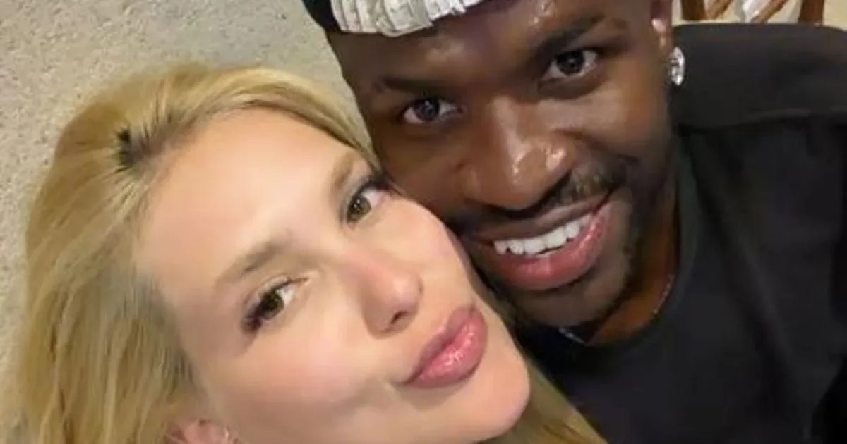 Vini Jr. diverte fãs ao brincar com filho de Virginia durante festa de aniversário