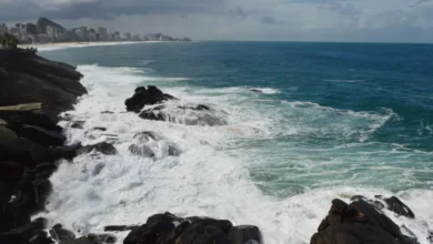 Agitação marítima deve atingir diferentes regiões da costa nesta semana, com ondas que podem chegar a 3 metros em pontos do Sul e Sudeste