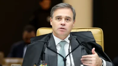 André Mendonça determina retirada de trechos de discurso de Lula com pedido de voto