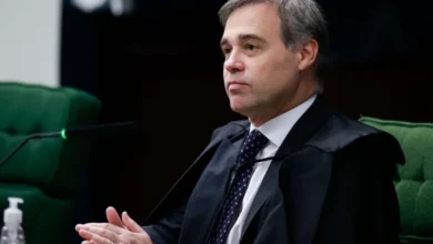 André Mendonça fica no centro de discussão sobre investigação envolvendo Lulinha