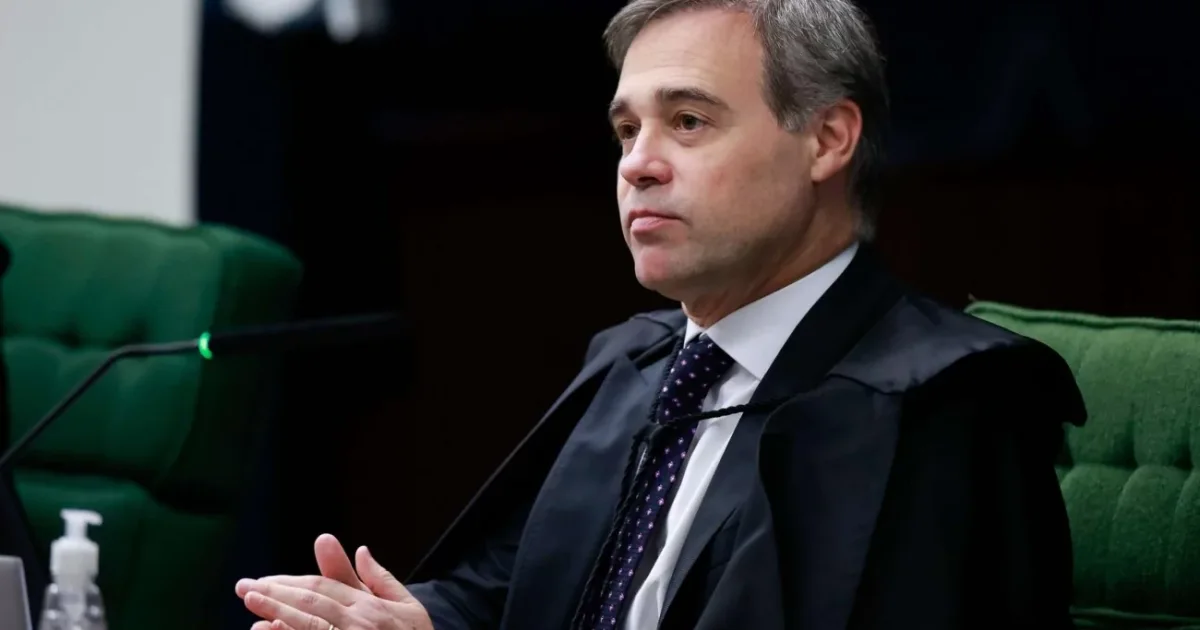 André Mendonça fica no centro de discussão sobre investigação envolvendo Lulinha