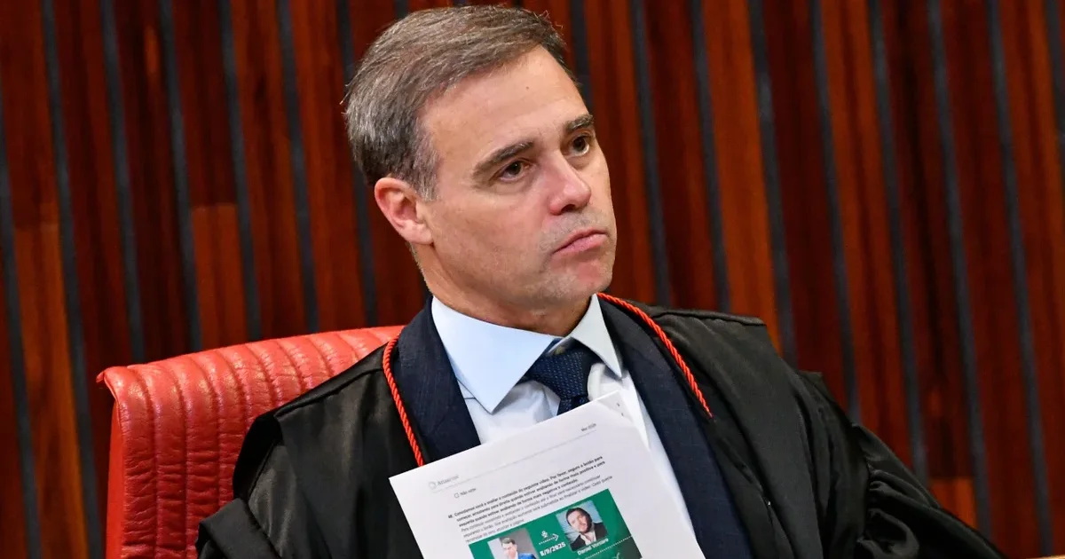 Após vídeo polêmico, Mendonça toma decisão sobre Flávio