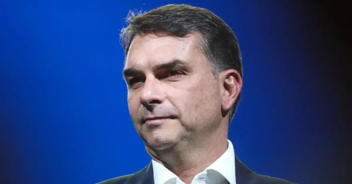 Autoridades informam ao PL que dirigente do Missão filiou Flávio Bolsonaro