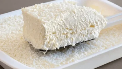 Bata tudo no liquidificador e leve para gelar: essa sobremesa fica tão leve e cremosa que parece uma nuvem
