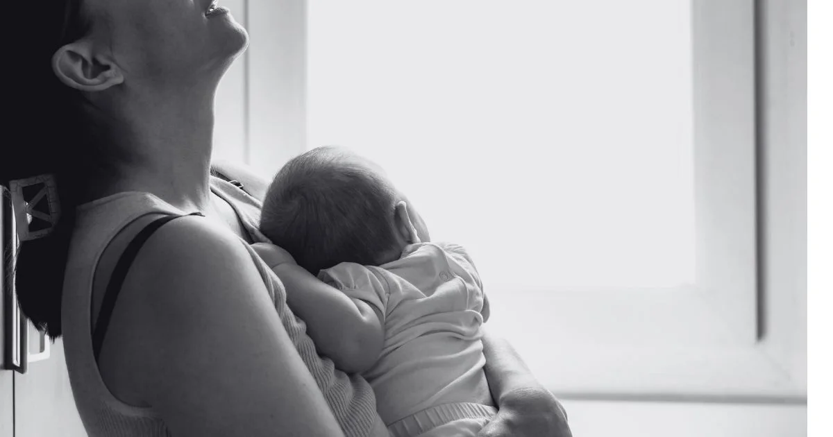 Bebê de 5 meses não resiste após carro atingir poste no interior de SP