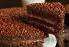 Bolo Bomba de Chocolate: Receita Cremosa, Fofinha e Irresistível Para a Sobremesa
