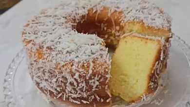 Bolo de coco e queijo: uma combinação simples que transforma o café da tarde