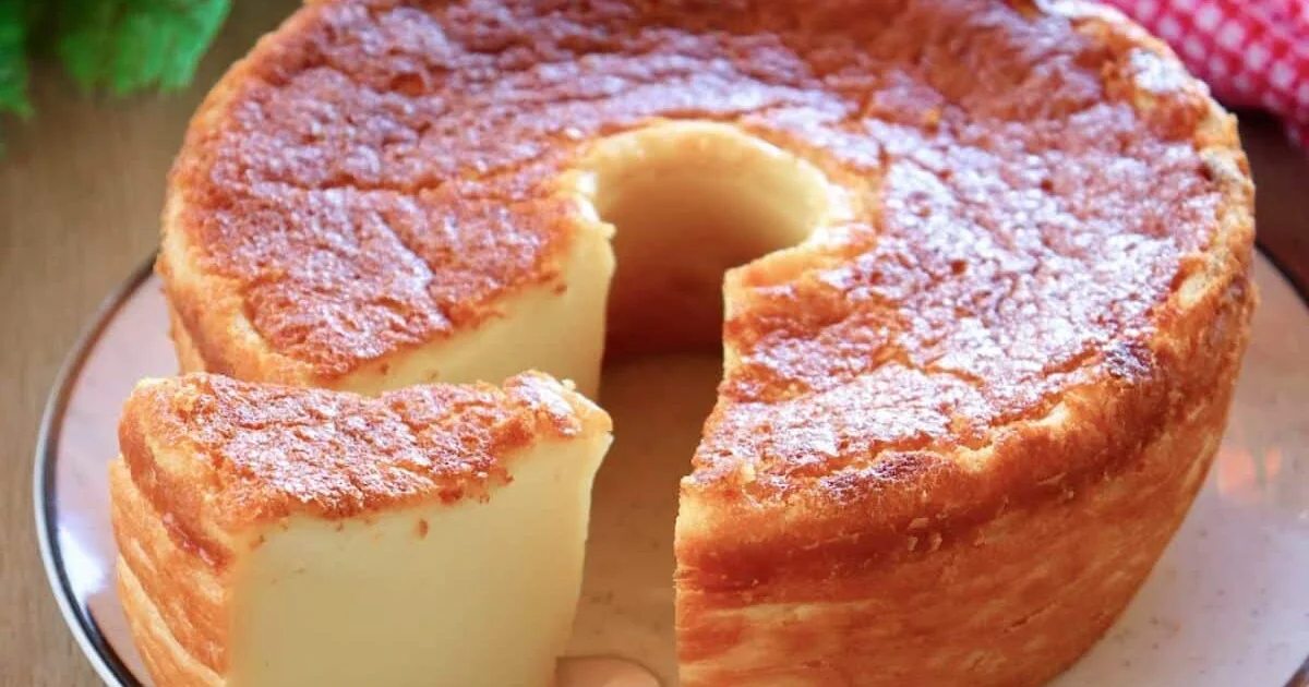 Bolo mole de liquidificador: receita cremosa e fácil que fica com textura parecida com pudim