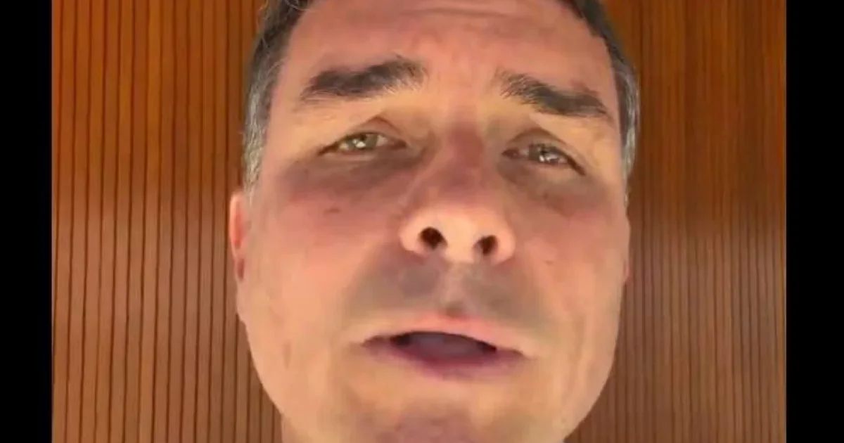 Cadastro eleitoral de Flávio Bolsonaro aponta filiação ao Missão e afeta registro de candidatura