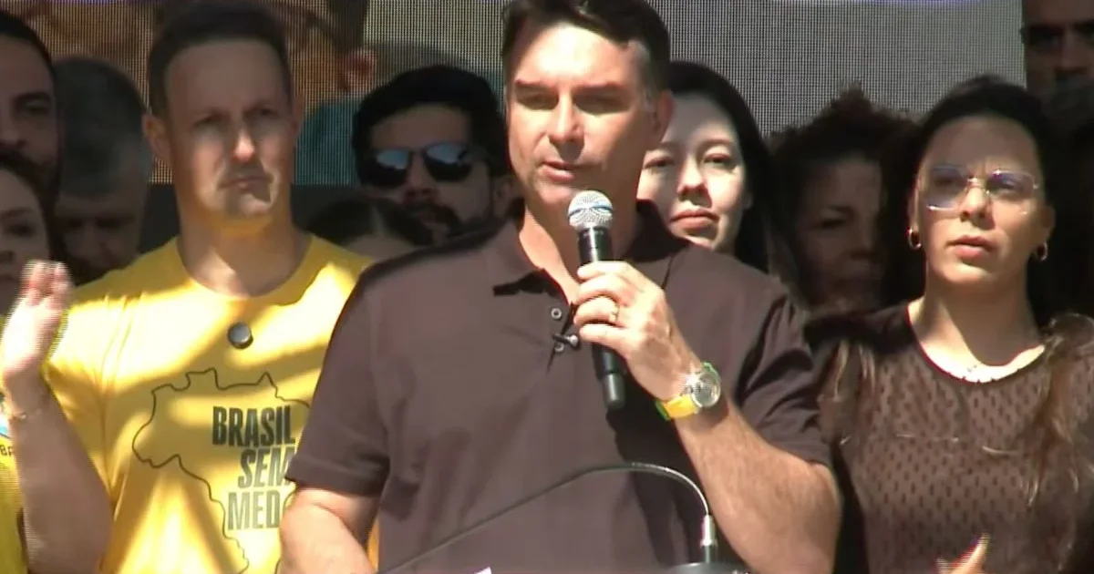 Campanha de Flávio Bolsonaro mira evangélicos e busca aumentar vantagem sobre Lula