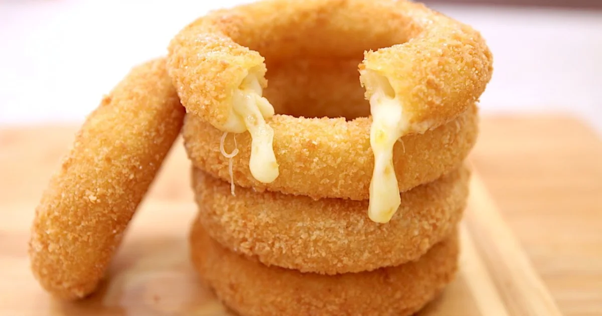 Cebola empanada e recheada com creme de queijo: receita crocante por fora e cremosa por dentro