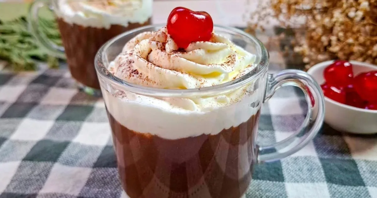 Chocolate quente com chantilly: uma receita cremosa para aquecer os dias frios