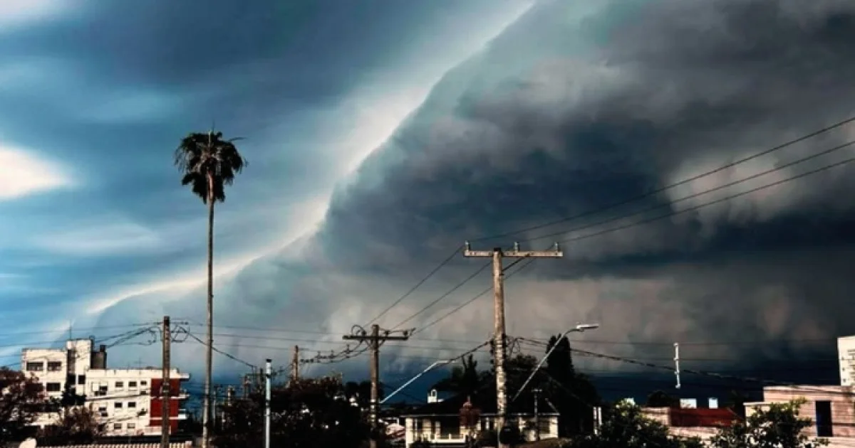 Ciclone extratropical provoca ventos acima de 100 km/h no Brasil nas próximas horas