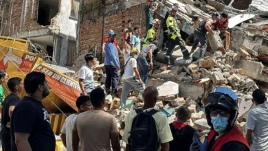 Colombianos retiram escombros com as próprias mãos na luta pela sobrevivência